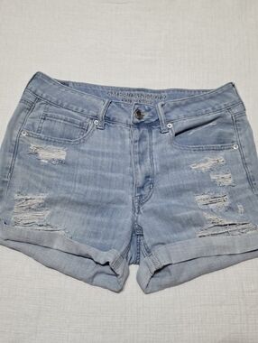 American Eagle Women’s Ripped Blue Jean Shorts Tomgirl Stretch Size 6